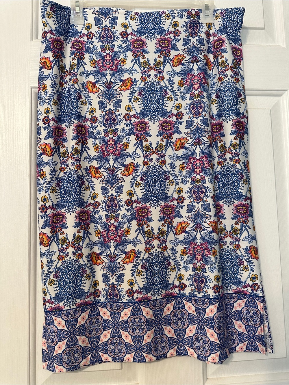 89th & Madison White Midi Skirt with Blue, Pink & Orange Floral Medallions